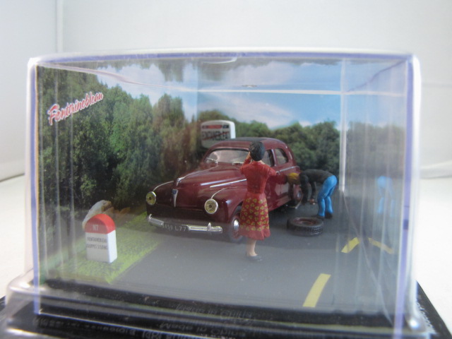 Altaya IXO Peugeot 203 Bordeaux Red in diorama with figurines